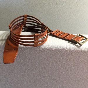 DKNY leather belt .